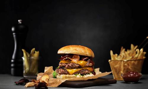 Ett härligt färgstarkt hamburgerbröd, smaksatt med riven färsk sötpotatis som gör brödet unikt soft och saftigt. Brödet innehåller mindre socker och är bakat med enbart ingredienser från växtriket.