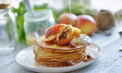 Pannkakor med äpple och pekannöt